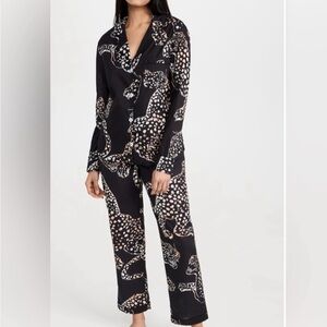 Desmond & Dempsey Luxurious Women's Black Animal Print Pajama Set